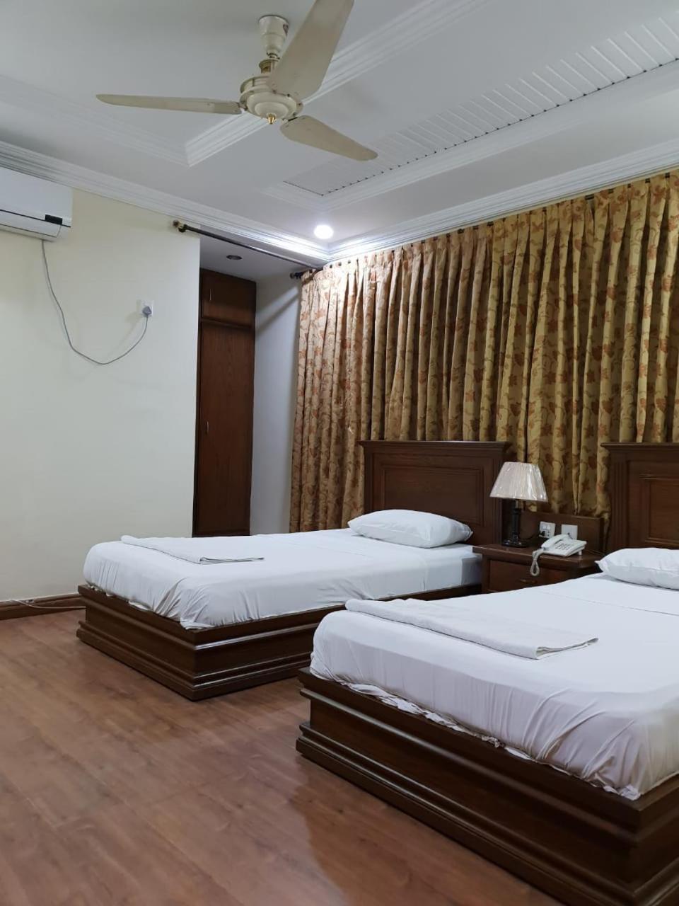 Hotel Grand Faisalabad Exterior photo